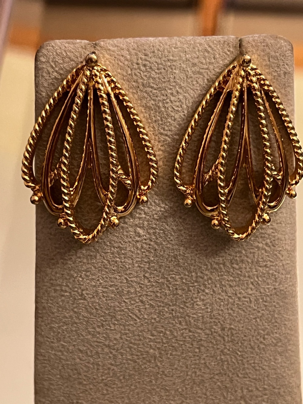 Vintage gold rope and polished gold tone post earrings